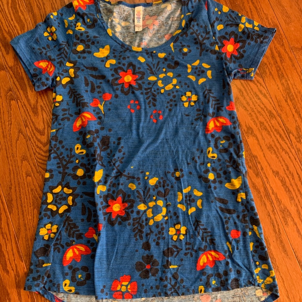 LulaRoe shirt size small